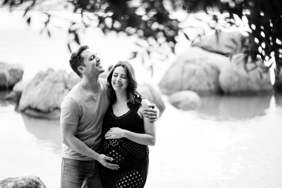 ensaio gestante em casa e na praia, espera pela Agatha, por Thiago Braga fotografia