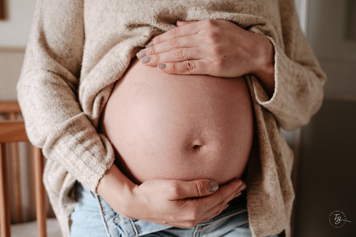 ensaio gestante em casa e na praia, espera pela Agatha, por Thiago Braga fotografia