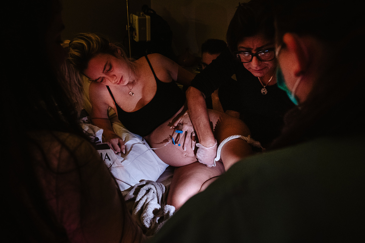 parto natural, emocionante na maternidade ilha em Florianopolis, por Thiago Braga fotografia