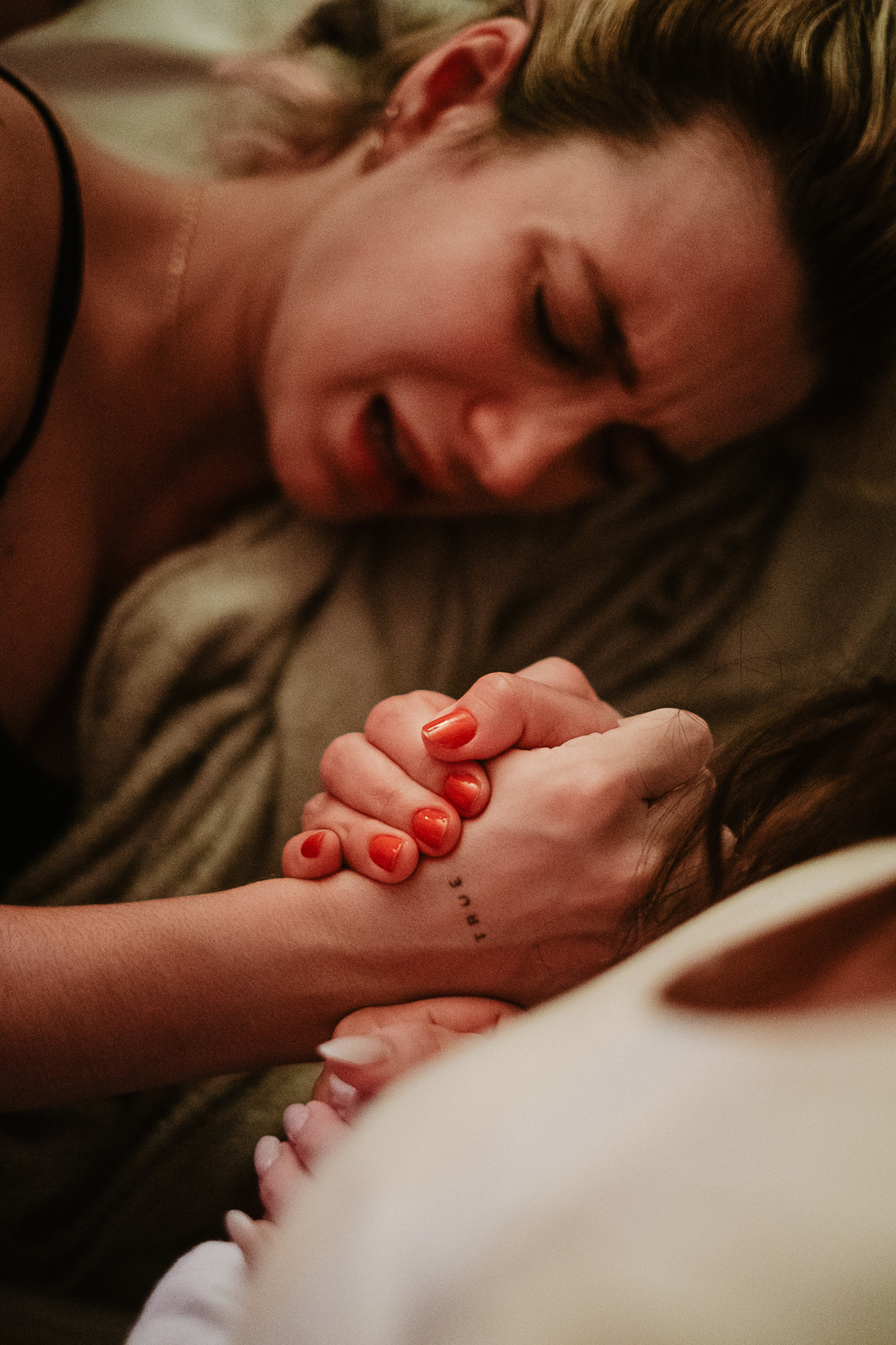 parto natural, emocionante na maternidade ilha em Florianopolis, por Thiago Braga fotografia
