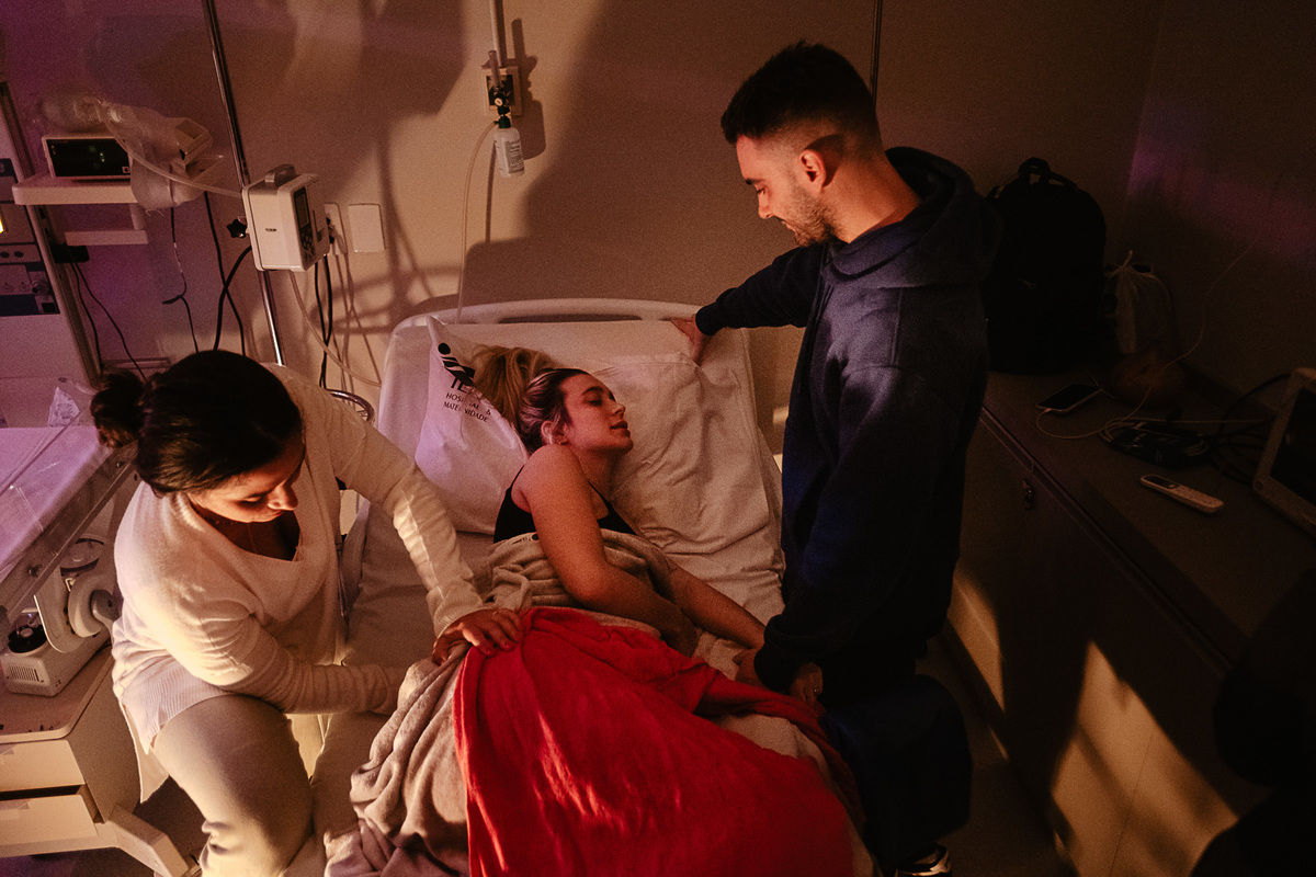 parto natural, emocionante na maternidade ilha em Florianopolis, por Thiago Braga fotografia