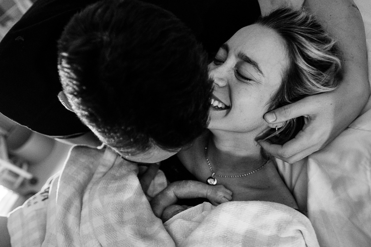 parto natural, emocionante na maternidade ilha em Florianopolis, por Thiago Braga fotografia