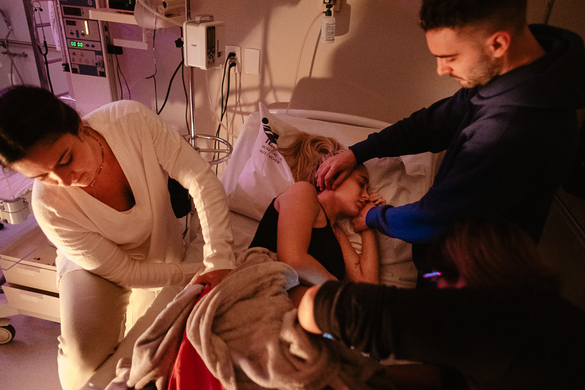 parto natural, emocionante na maternidade ilha em Florianopolis, por Thiago Braga fotografia