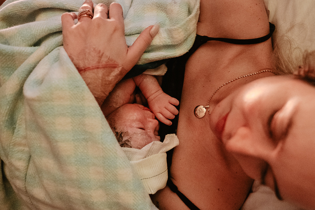 parto natural, emocionante na maternidade ilha em Florianopolis, por Thiago Braga fotografia