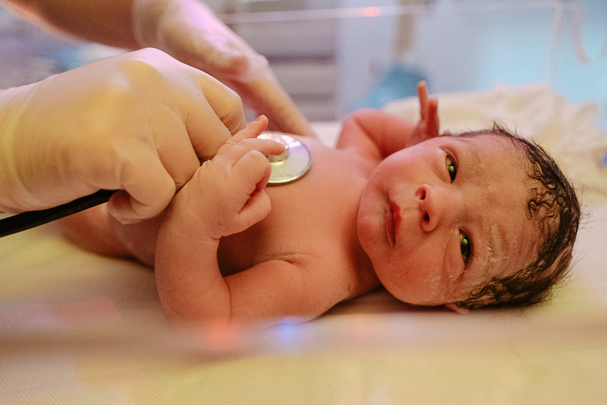 parto natural, emocionante na maternidade ilha em Florianopolis, por Thiago Braga fotografia