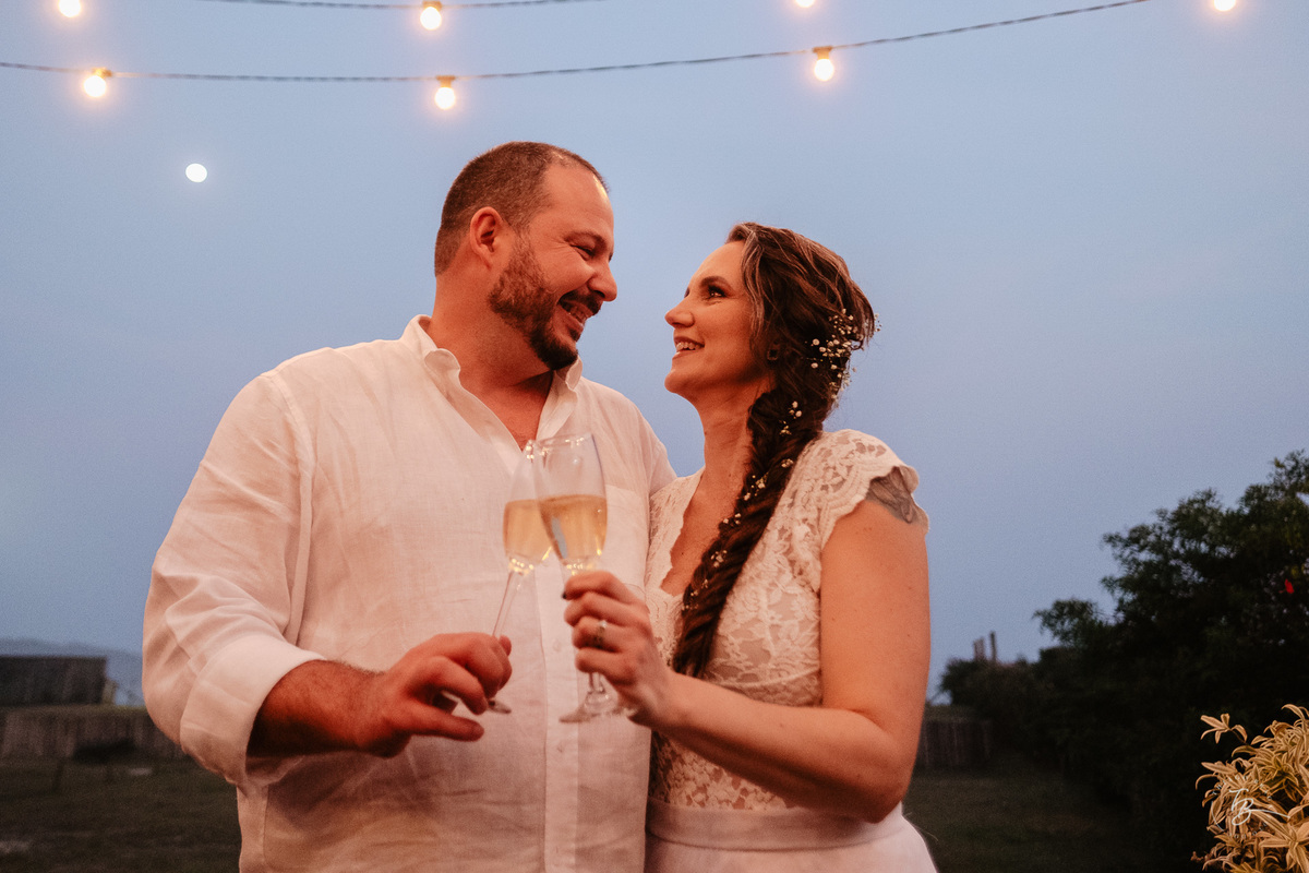 Casamento ao ar livre no campeche, mini wedding, fotografia documental, por Thiago Braga