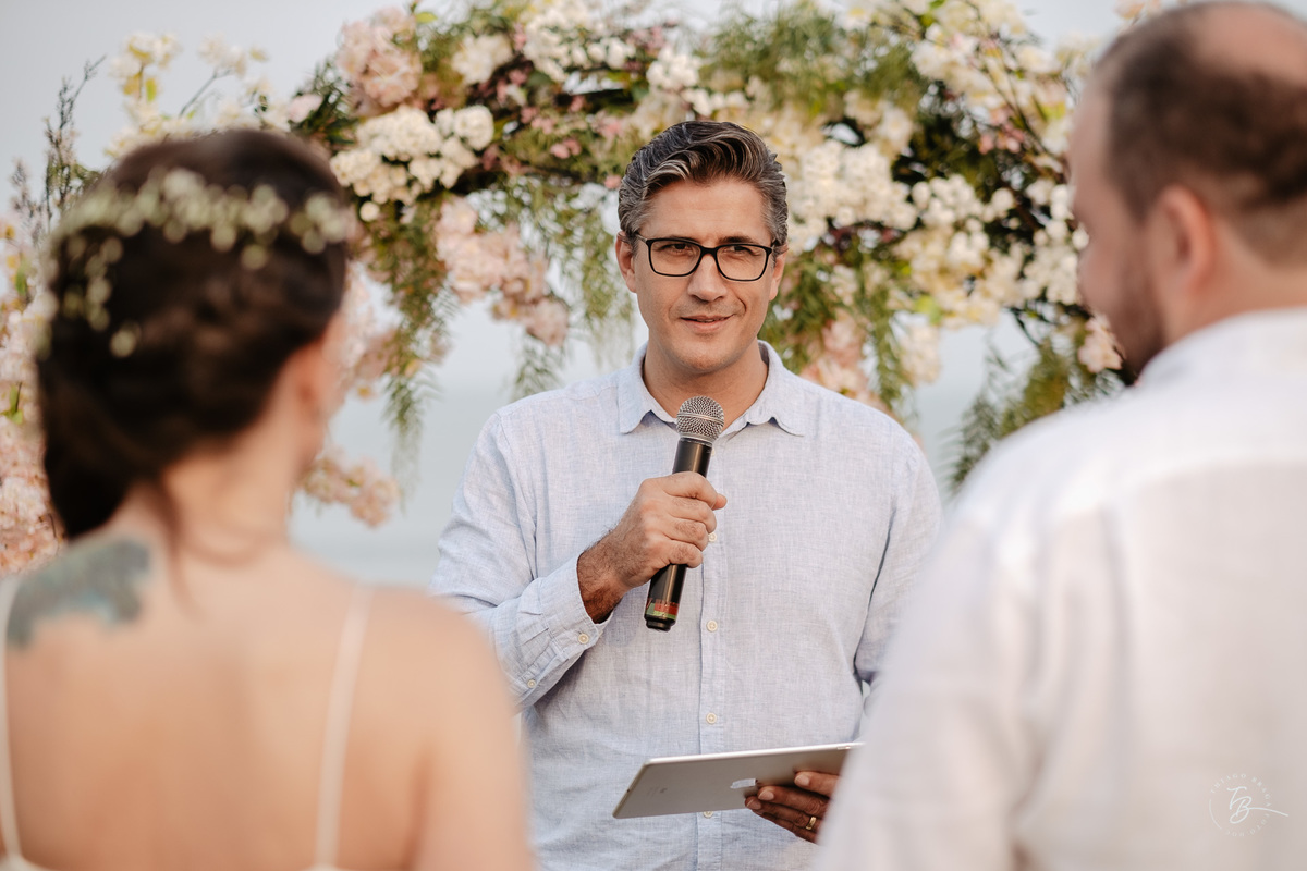 Casamento ao ar livre no campeche, mini wedding, fotografia documental, por Thiago Braga