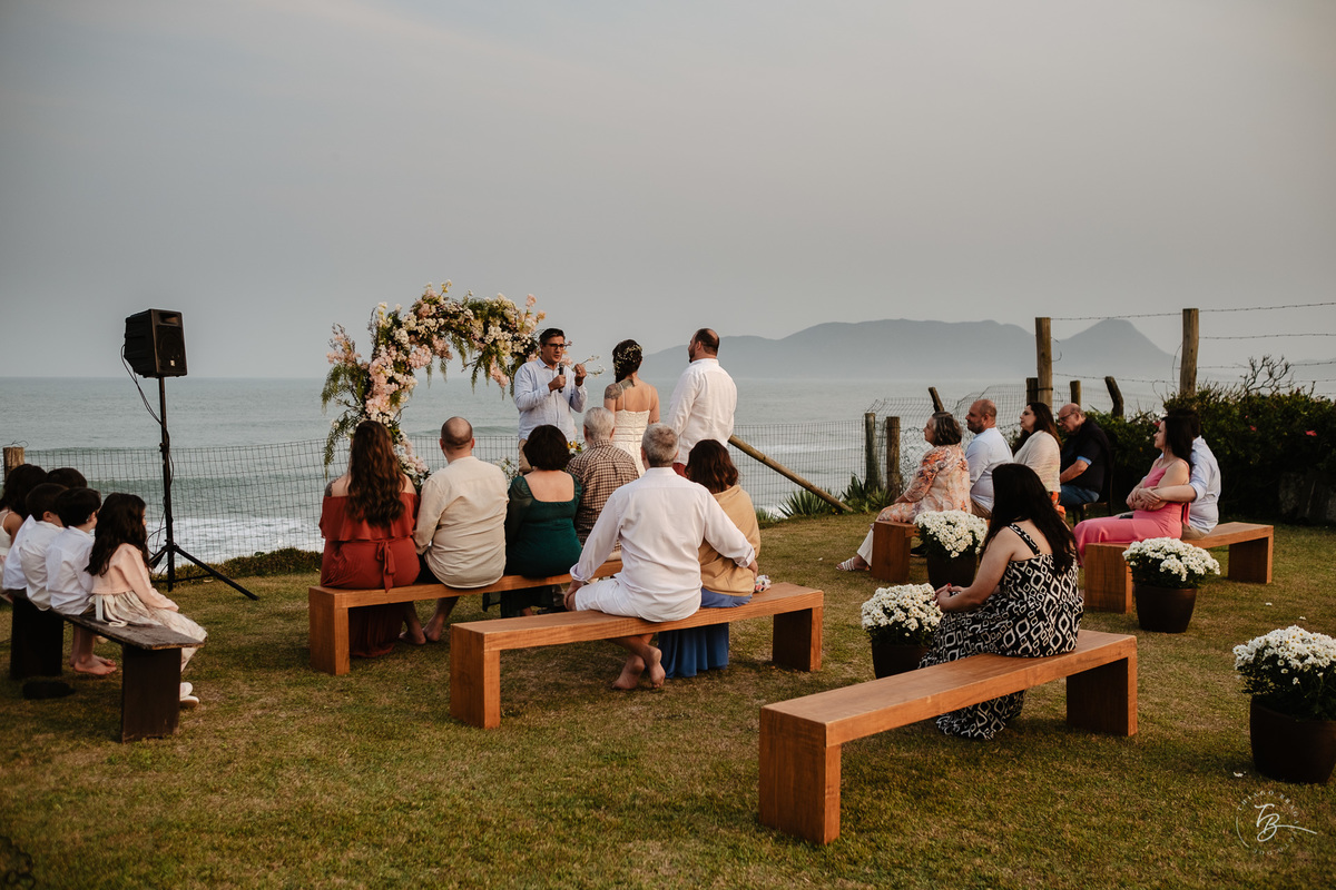 Casamento ao ar livre no campeche, mini wedding, fotografia documental, por Thiago Braga