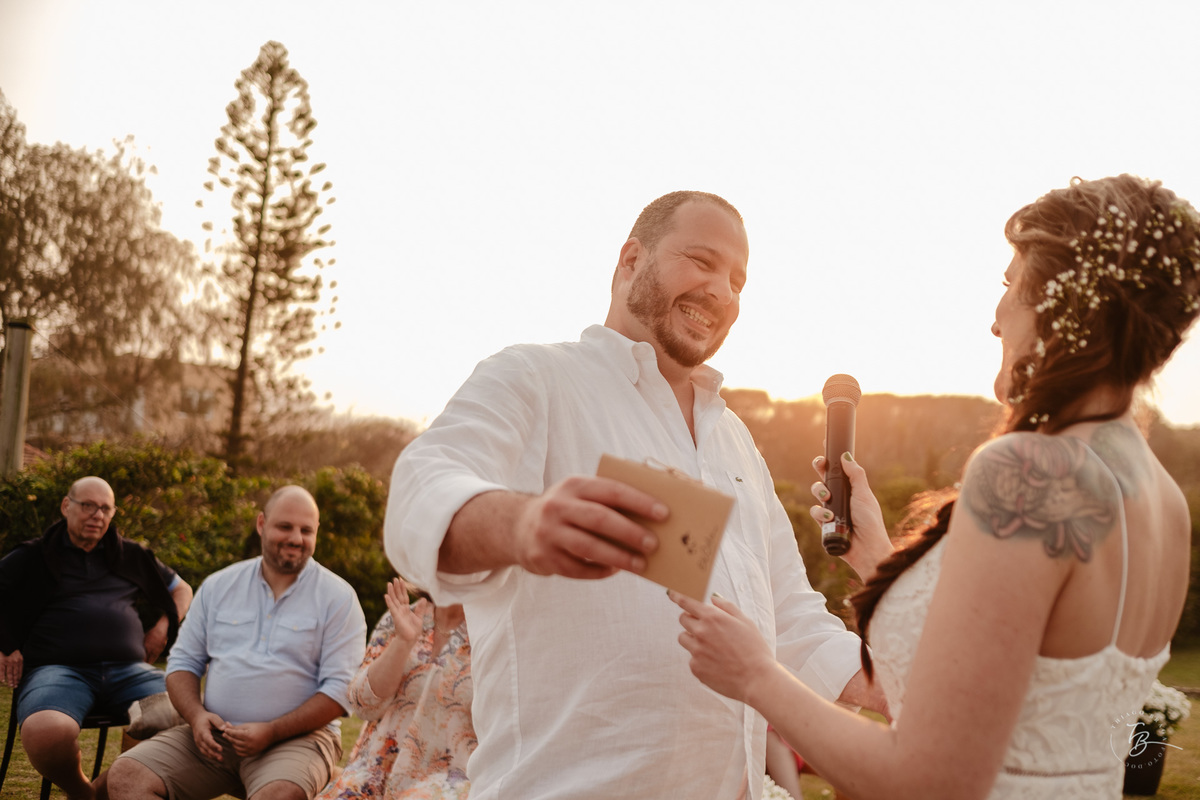 Casamento ao ar livre no campeche, mini wedding, fotografia documental, por Thiago Braga
