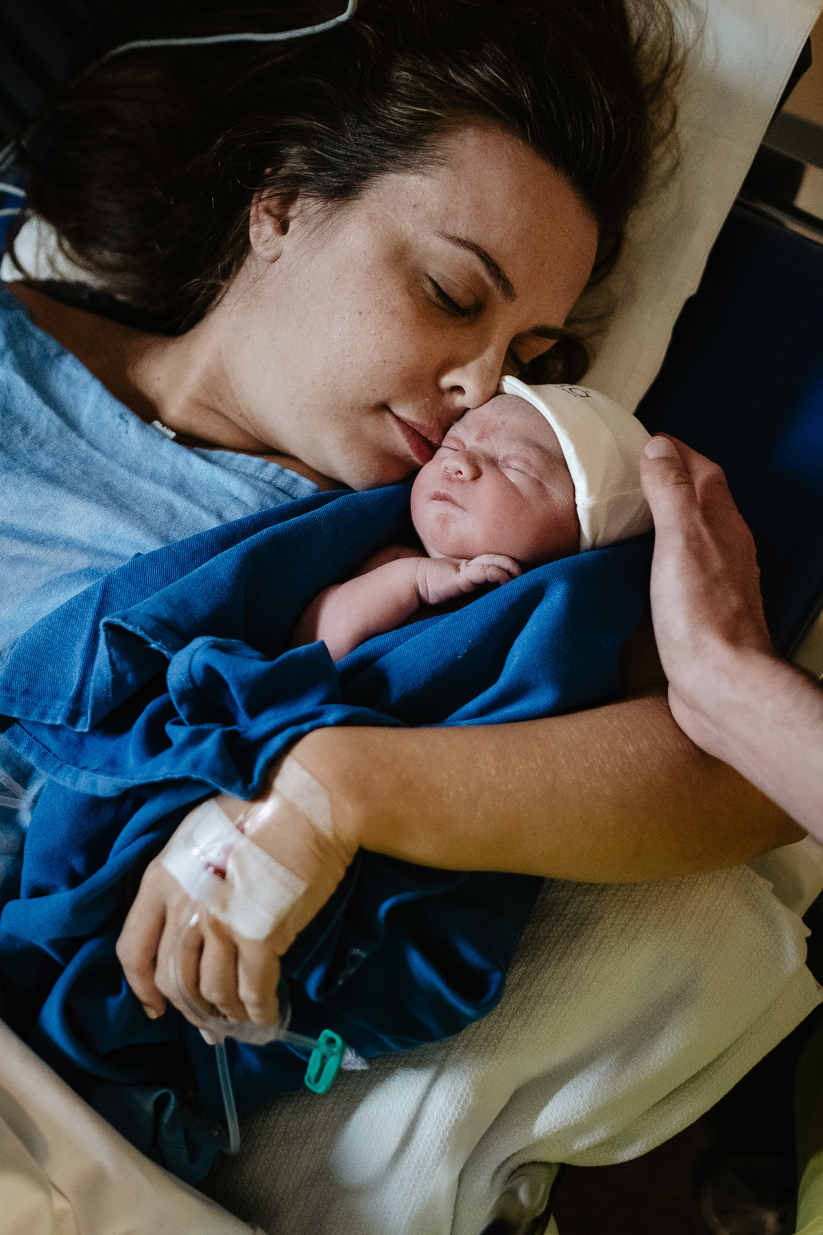 fotografia de nascimento, parto cesárea na maternidade santa helena em Florianópolis por Thiago Braga