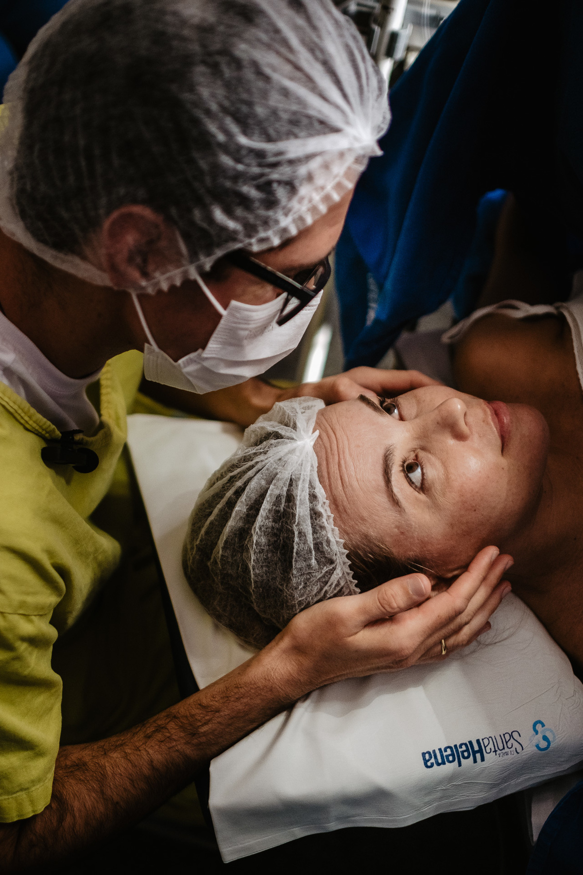 fotografia de nascimento, parto cesárea na maternidade santa helena em Florianópolis por Thiago Braga
