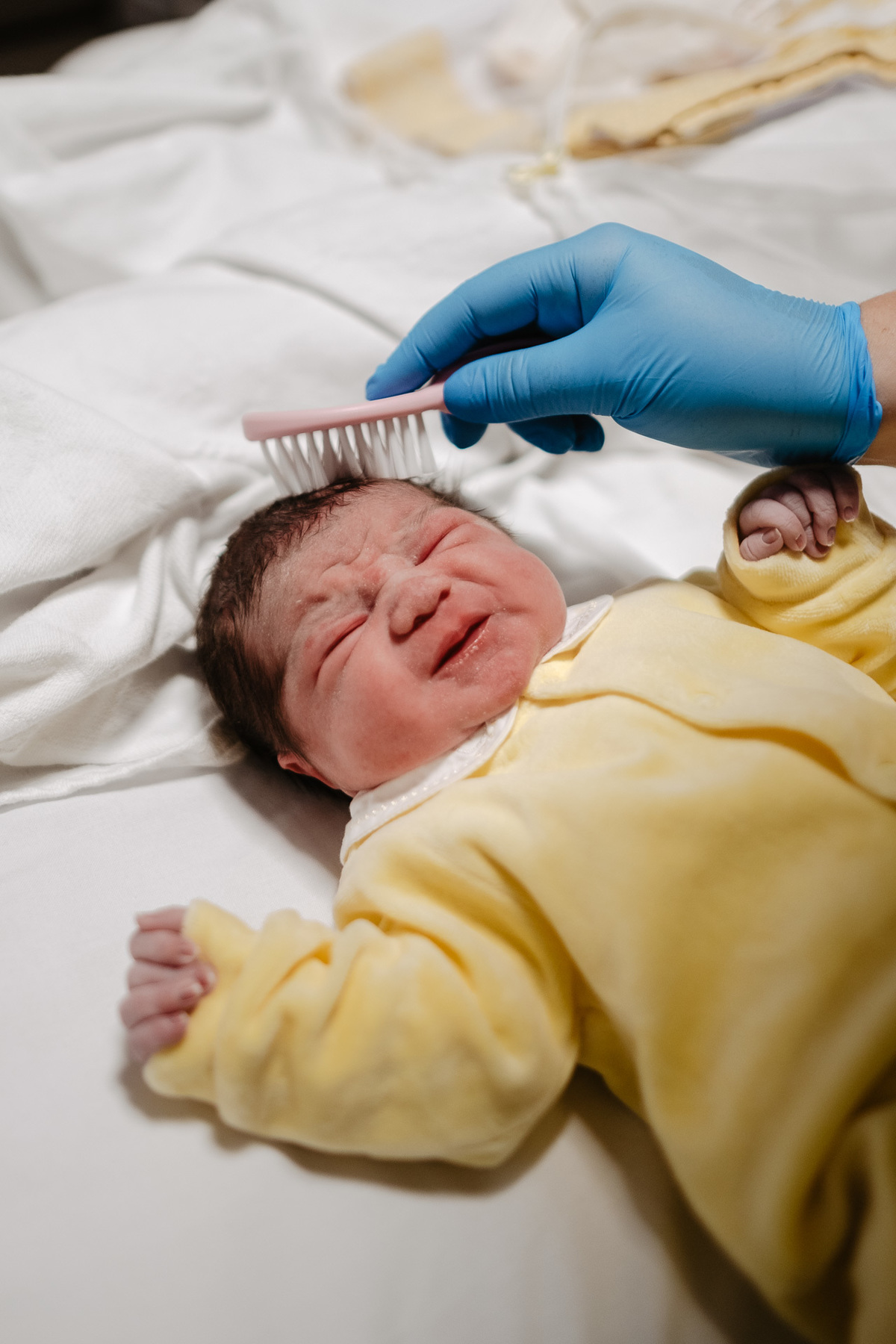 fotografia de nascimento, parto cesárea na maternidade santa helena em Florianópolis por Thiago Braga
