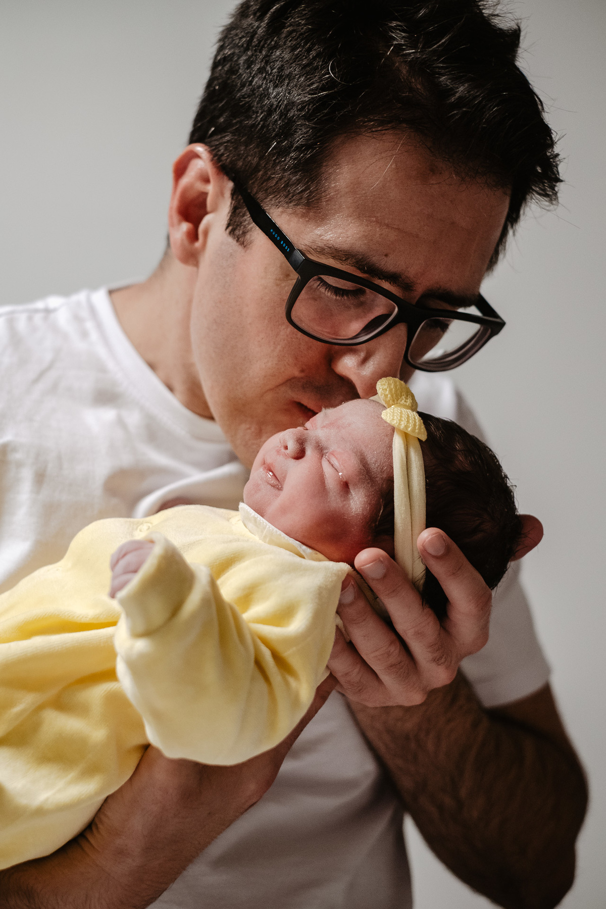 fotografia de nascimento, parto cesárea na maternidade santa helena em Florianópolis por Thiago Braga