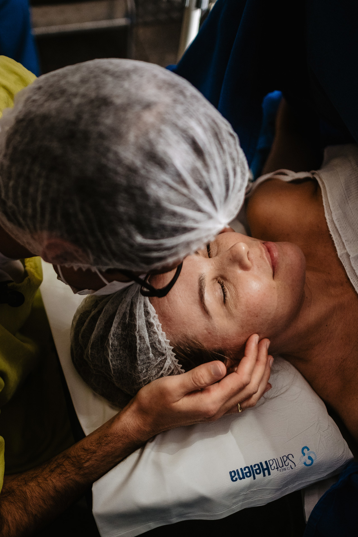 fotografia de nascimento, parto cesárea na maternidade santa helena em Florianópolis por Thiago Braga
