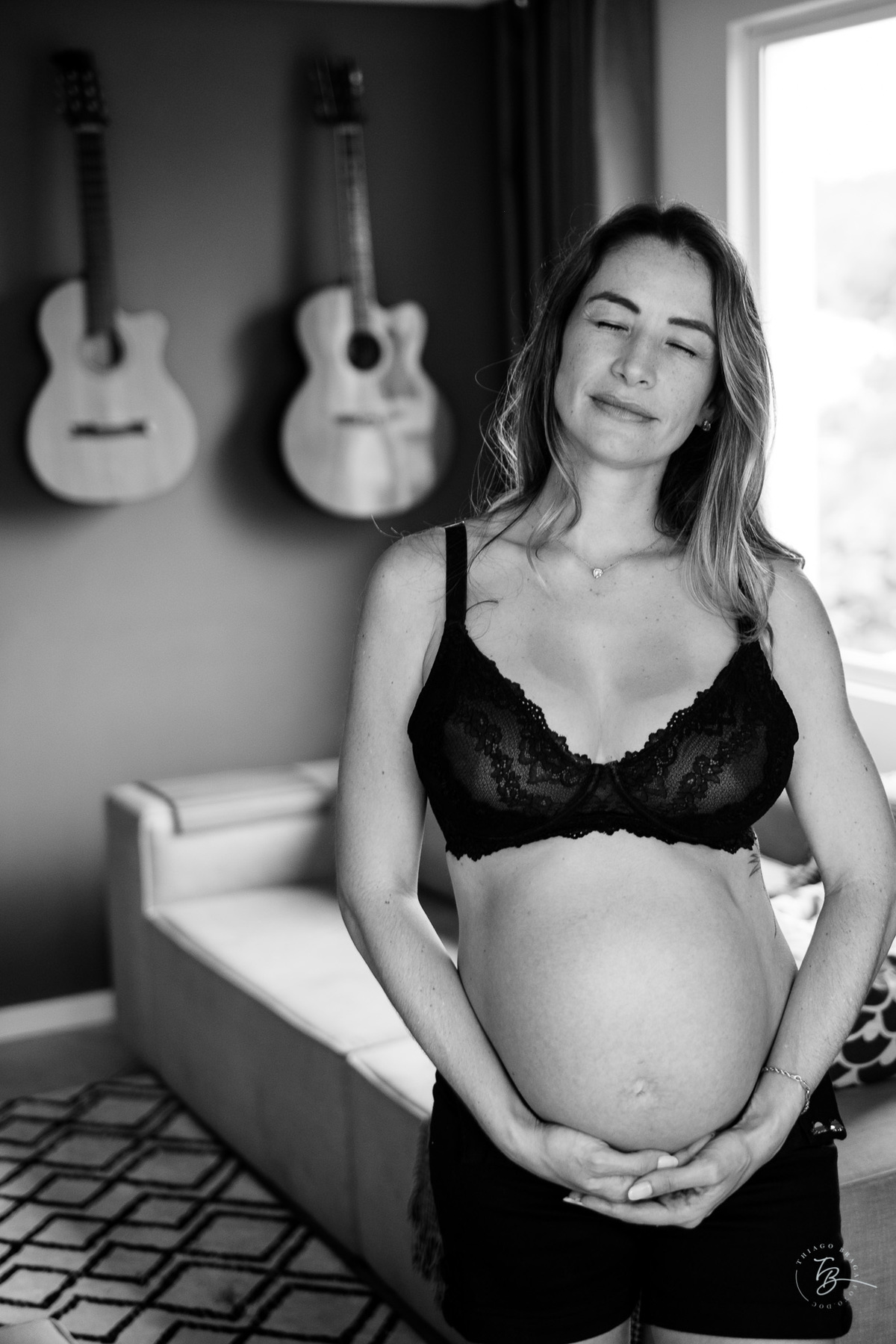 ensaio gestante em casa e na praia fim de tarde em jurere, espera da helena por Thiago braga fotografia