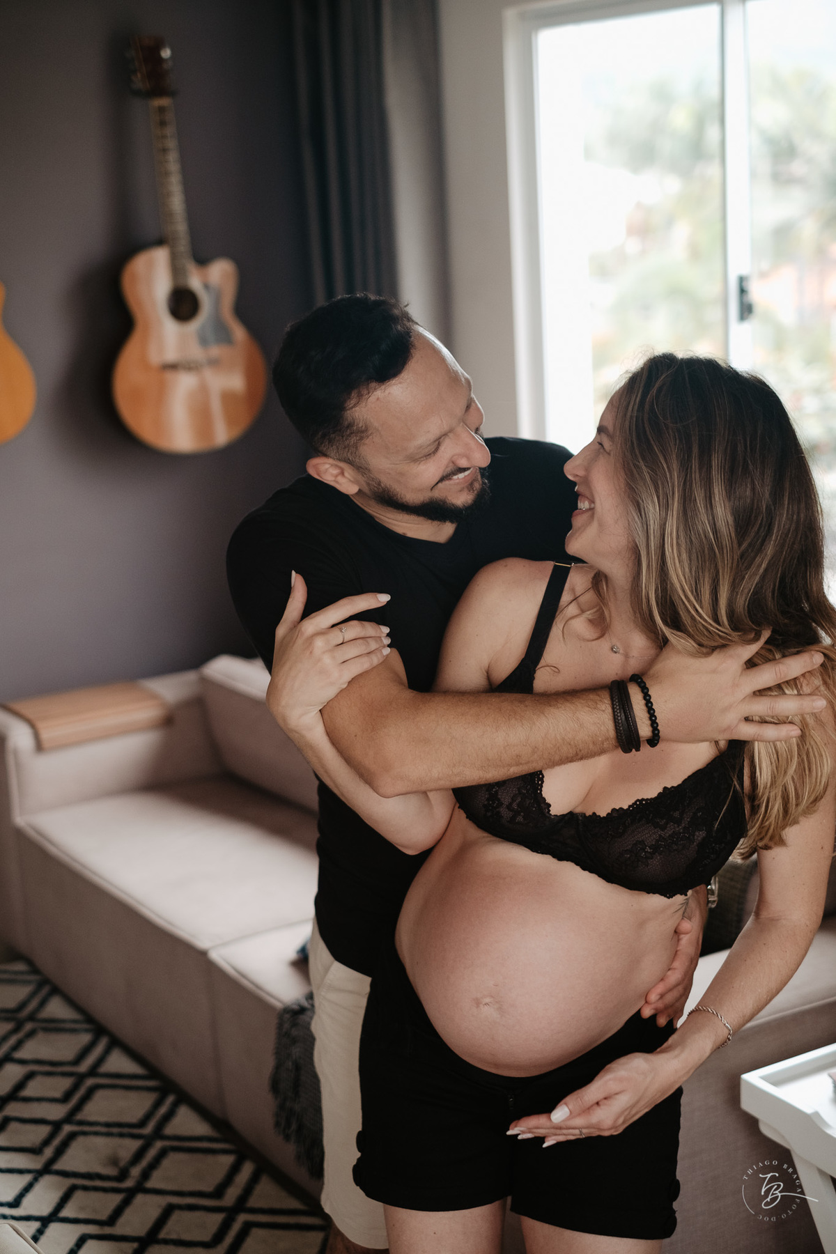 ensaio gestante em casa e na praia fim de tarde em jurere, espera da helena por Thiago braga fotografia