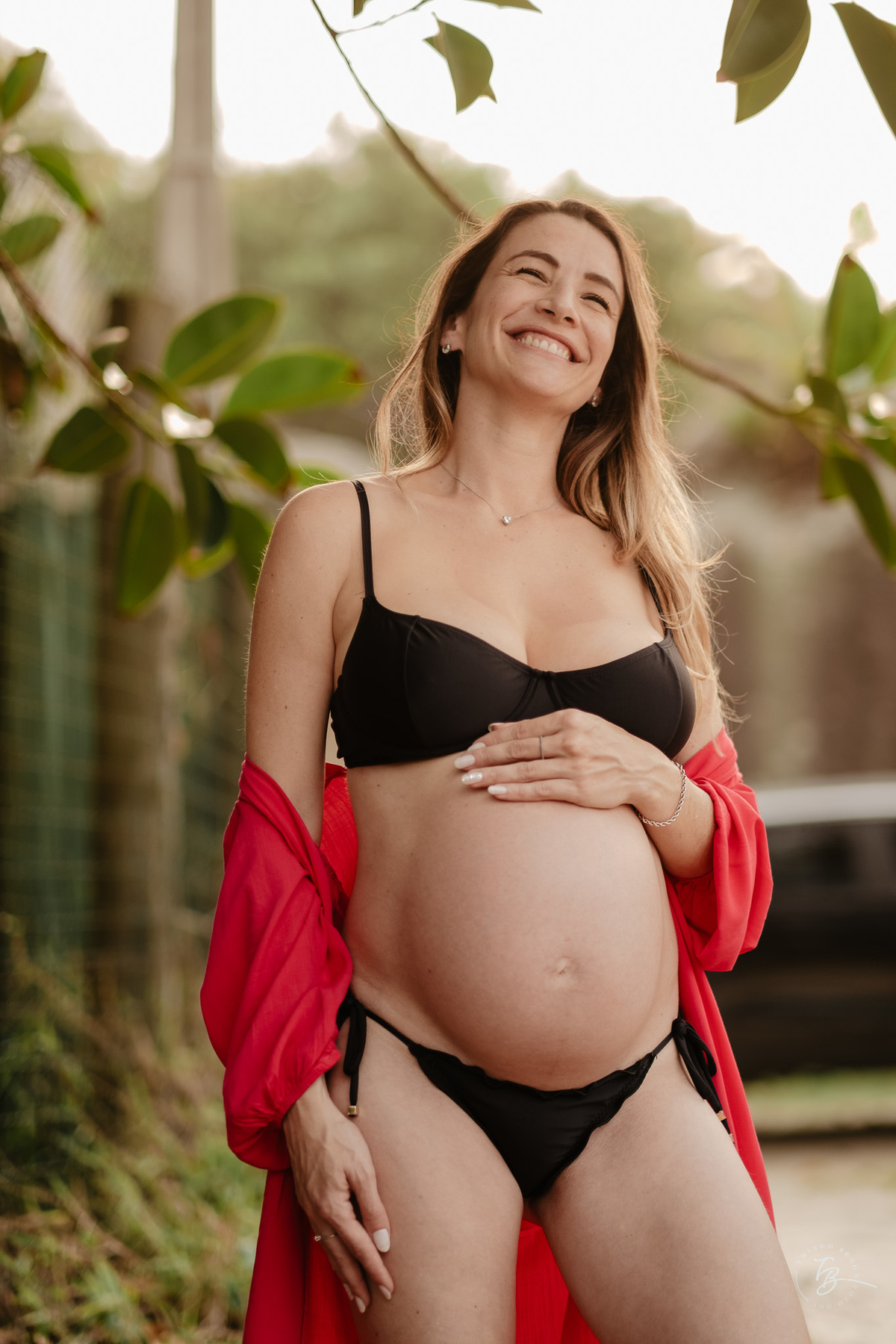 ensaio gestante em casa e na praia fim de tarde em jurere, espera da helena por Thiago braga fotografia