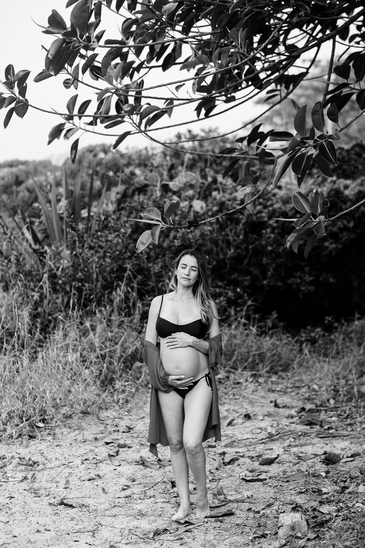 ensaio gestante em casa e na praia fim de tarde em jurere, espera da helena por Thiago braga fotografia