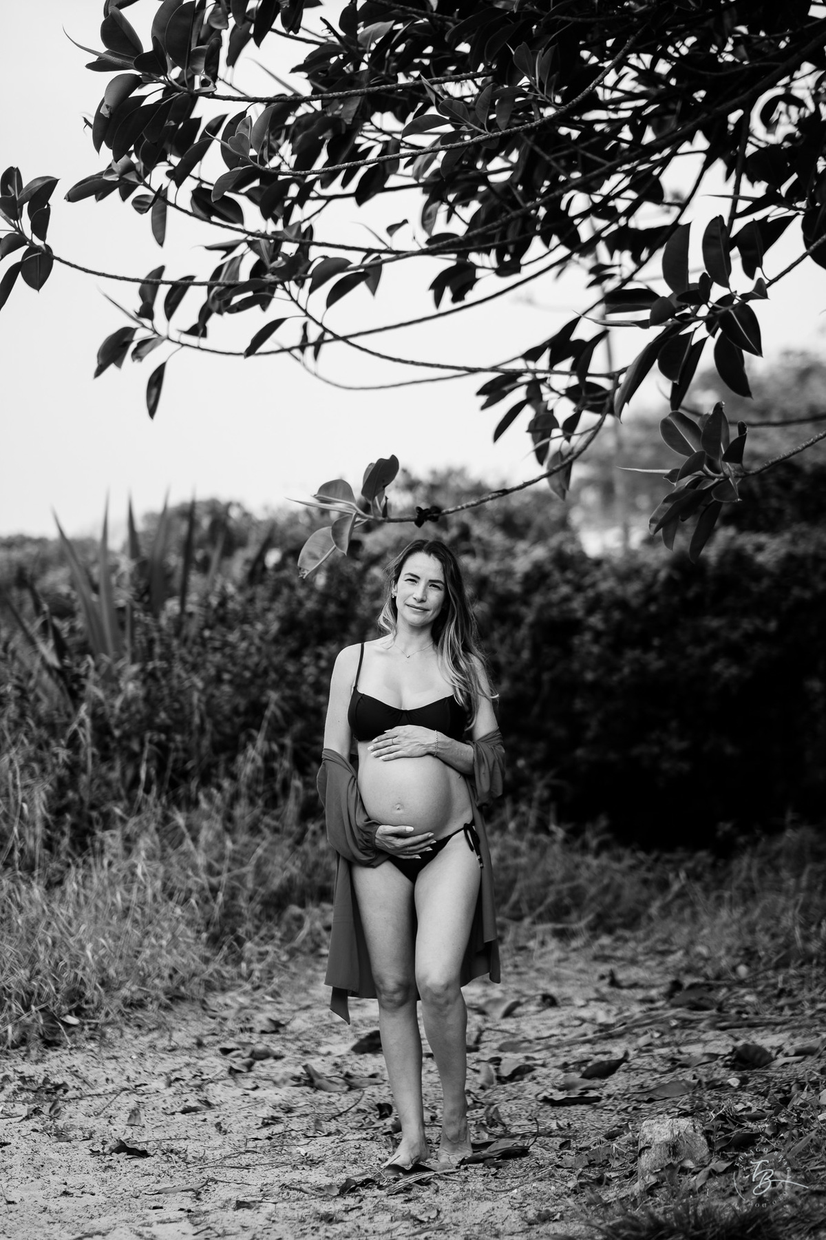 ensaio gestante em casa e na praia fim de tarde em jurere, espera da helena por Thiago braga fotografia