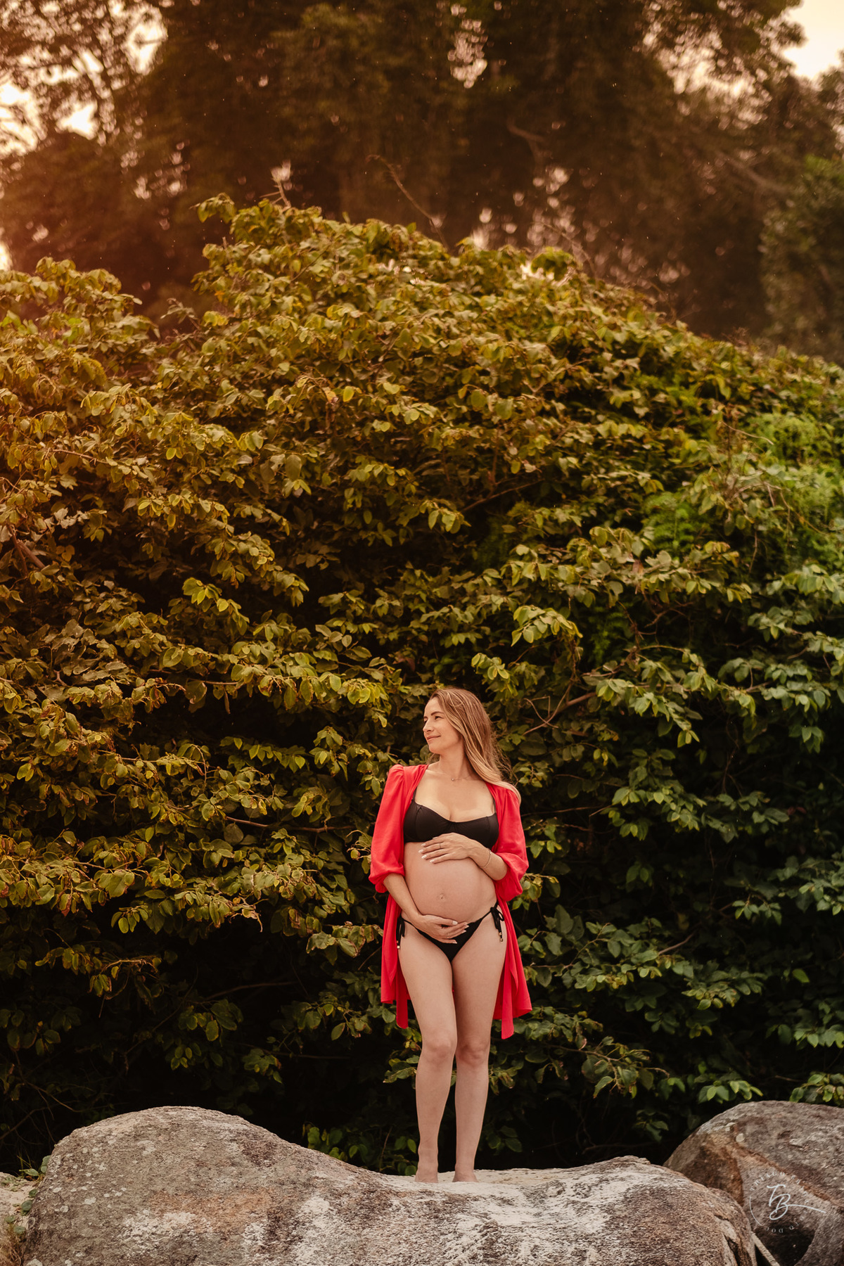 ensaio gestante em casa e na praia fim de tarde em jurere, espera da helena por Thiago braga fotografia
