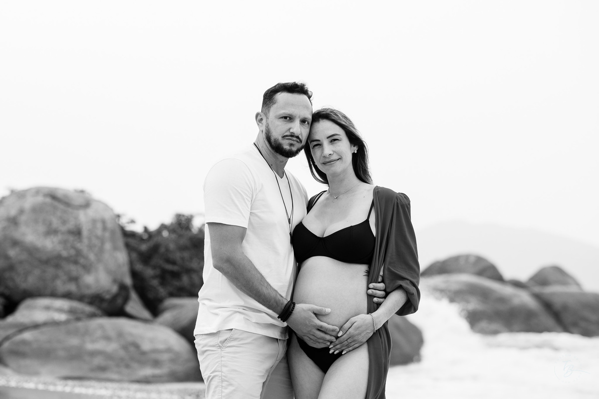 ensaio gestante em casa e na praia fim de tarde em jurere, espera da helena por Thiago braga fotografia