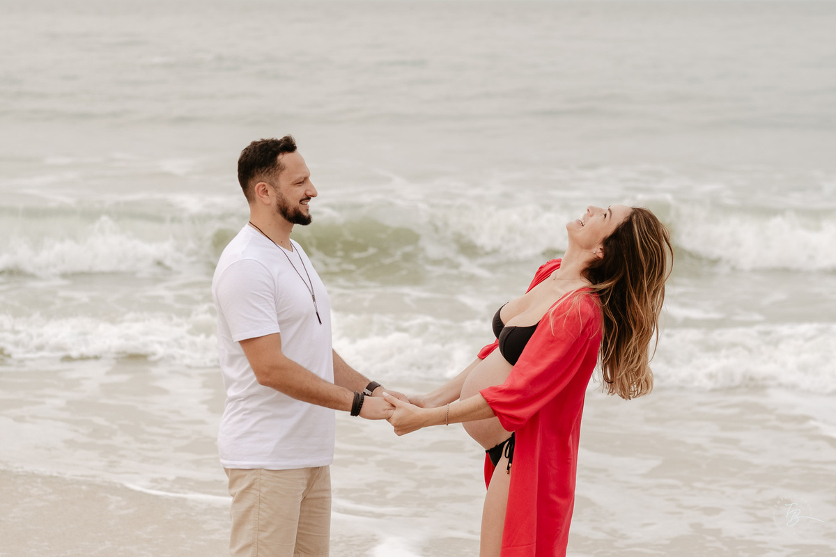 ensaio gestante em casa e na praia fim de tarde em jurere, espera da helena por Thiago braga fotografia