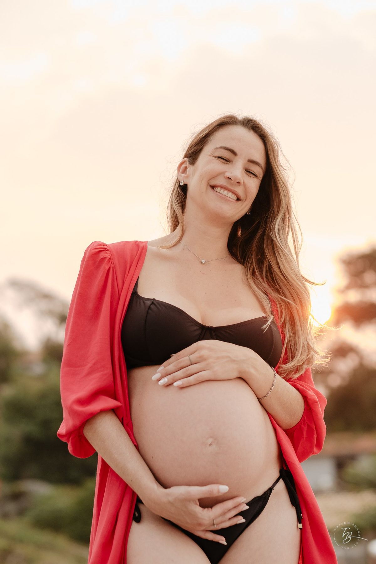 ensaio gestante em casa e na praia fim de tarde em jurere, espera da helena por Thiago braga fotografia