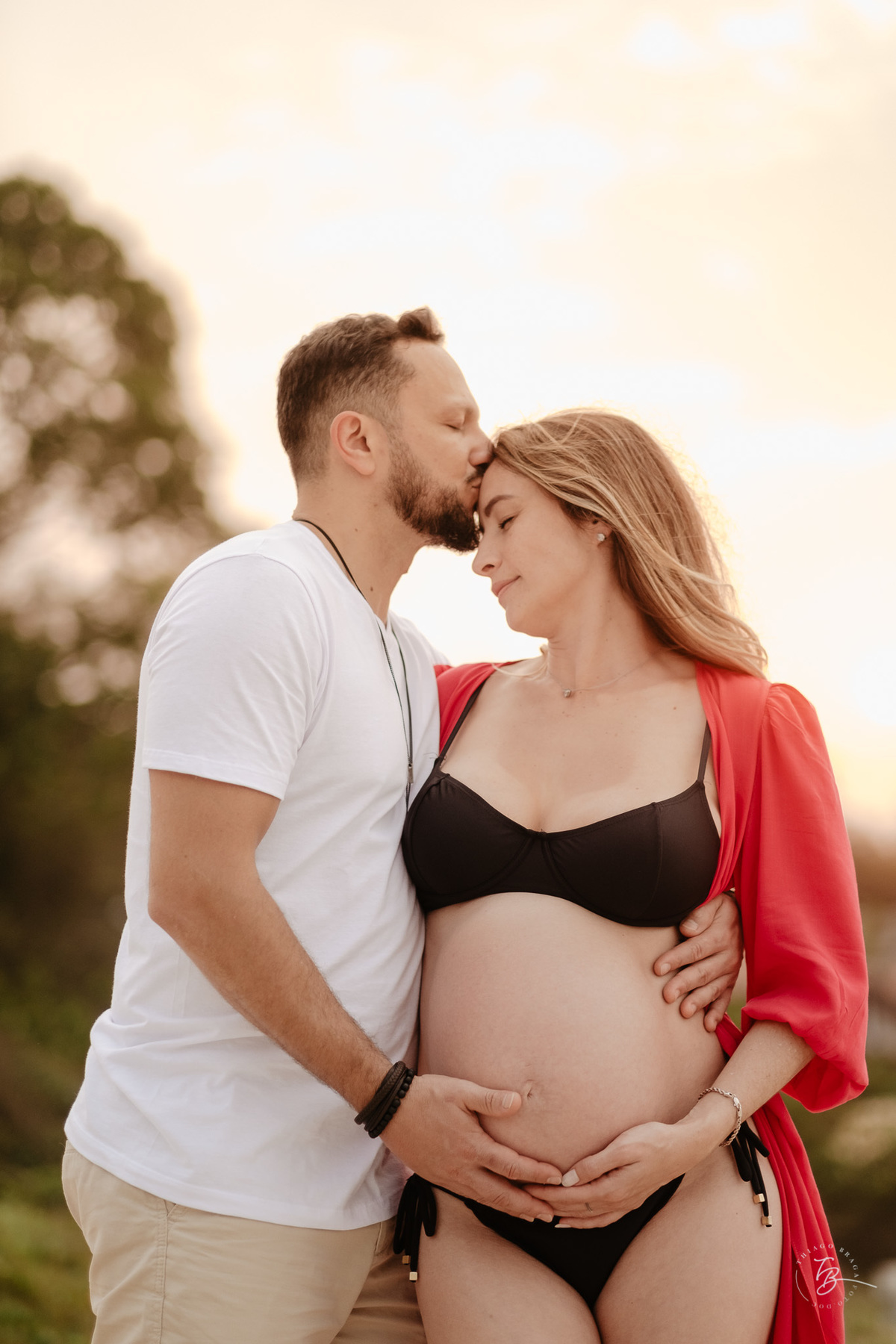 ensaio gestante em casa e na praia fim de tarde em jurere, espera da helena por Thiago braga fotografia