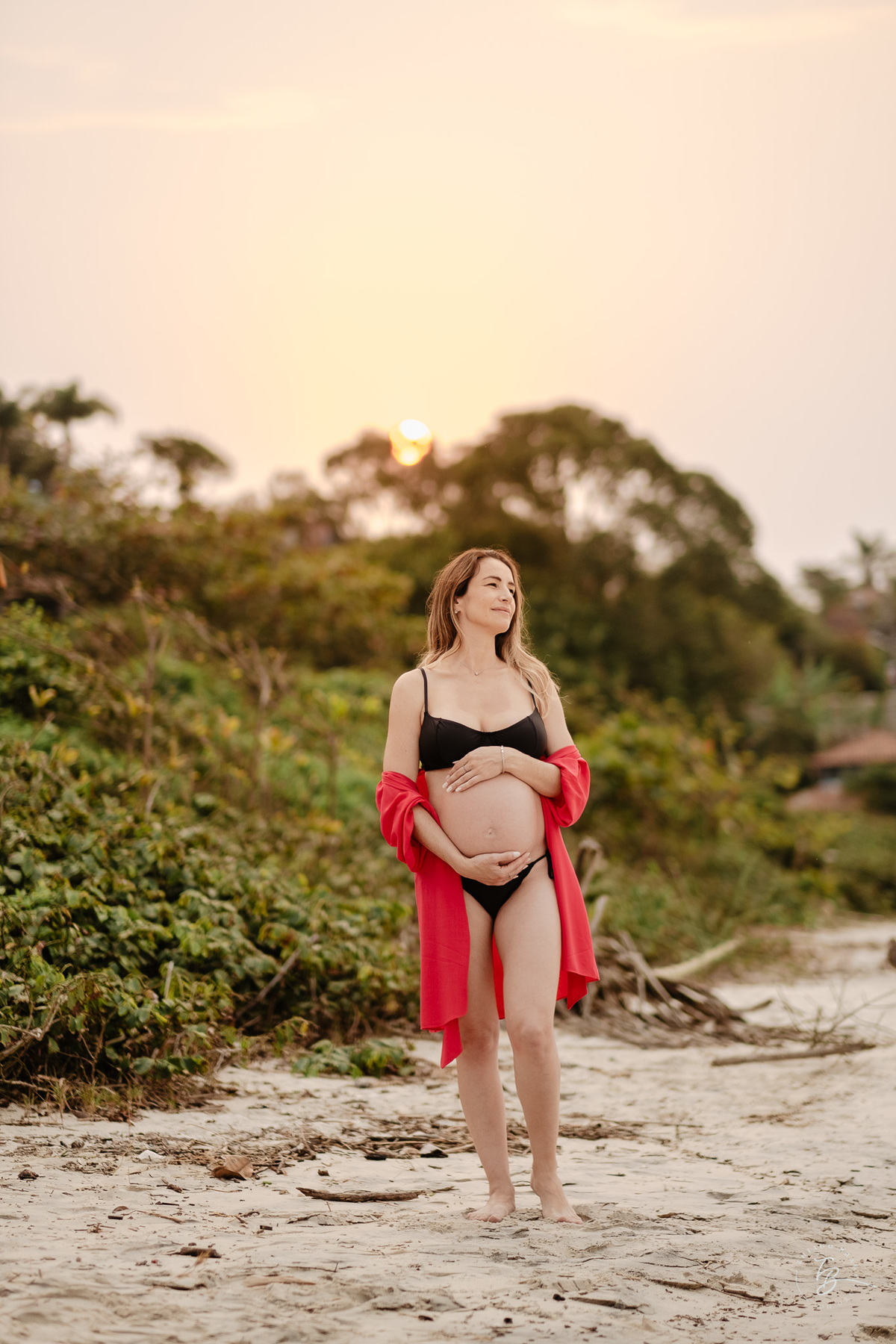 ensaio gestante em casa e na praia fim de tarde em jurere, espera da helena por Thiago braga fotografia
