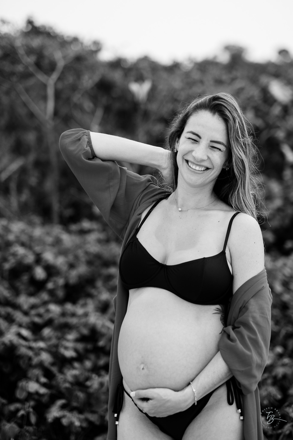 ensaio gestante em casa e na praia fim de tarde em jurere, espera da helena por Thiago braga fotografia