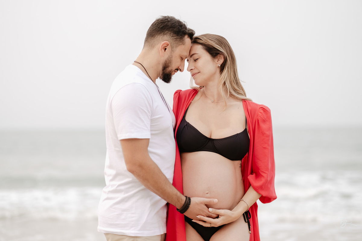 ensaio gestante em casa e na praia fim de tarde em jurere, espera da helena por Thiago braga fotografia