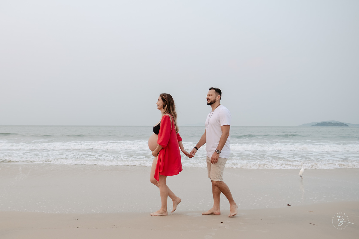 ensaio gestante em casa e na praia fim de tarde em jurere, espera da helena por Thiago braga fotografia