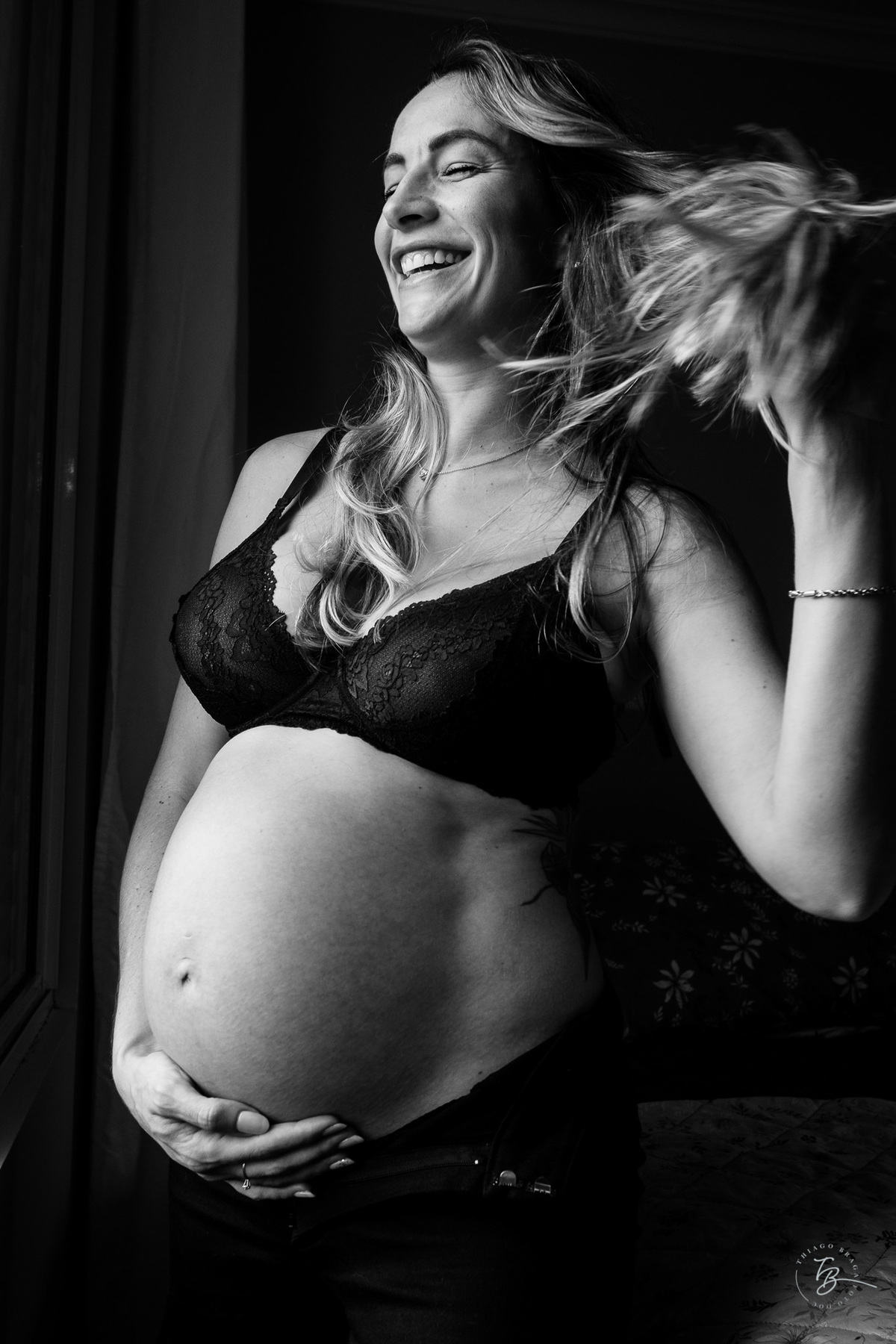 ensaio gestante em casa e na praia fim de tarde em jurere, espera da helena por Thiago braga fotografia