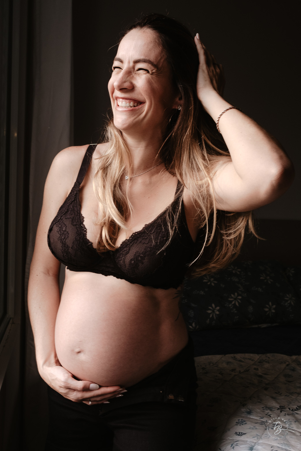 ensaio gestante em casa e na praia fim de tarde em jurere, espera da helena por Thiago braga fotografia