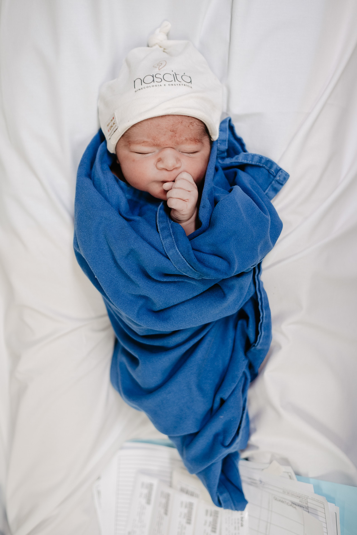 Cesárea humanizada registrada por Thiago Braga Fotografia na Maternidade Santa Helena em Florianópolis
