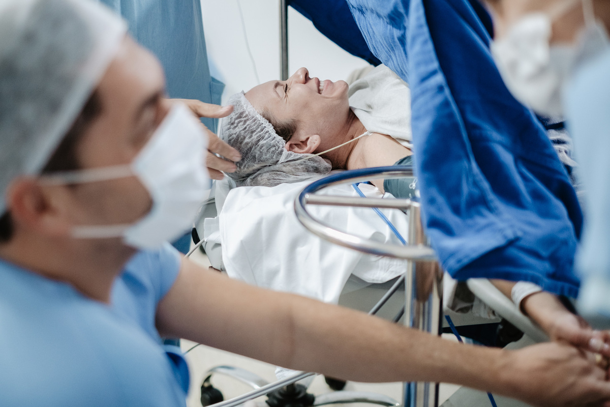 parto cesárea humanizado no ilha Hospital e maternidade por Thiago Braga Fotografia