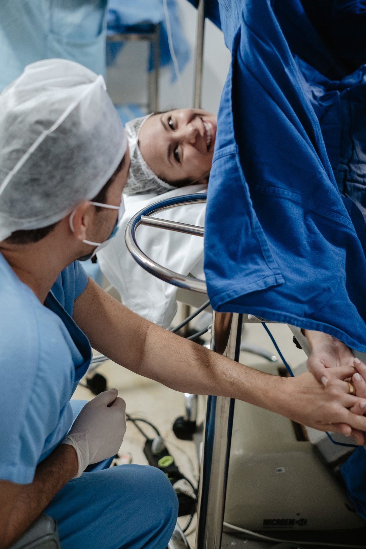 parto cesárea humanizado no ilha Hospital e maternidade por Thiago Braga Fotografia