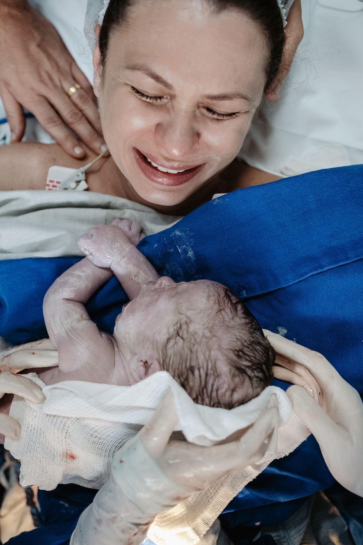 parto cesárea humanizado no ilha Hospital e maternidade por Thiago Braga Fotografia