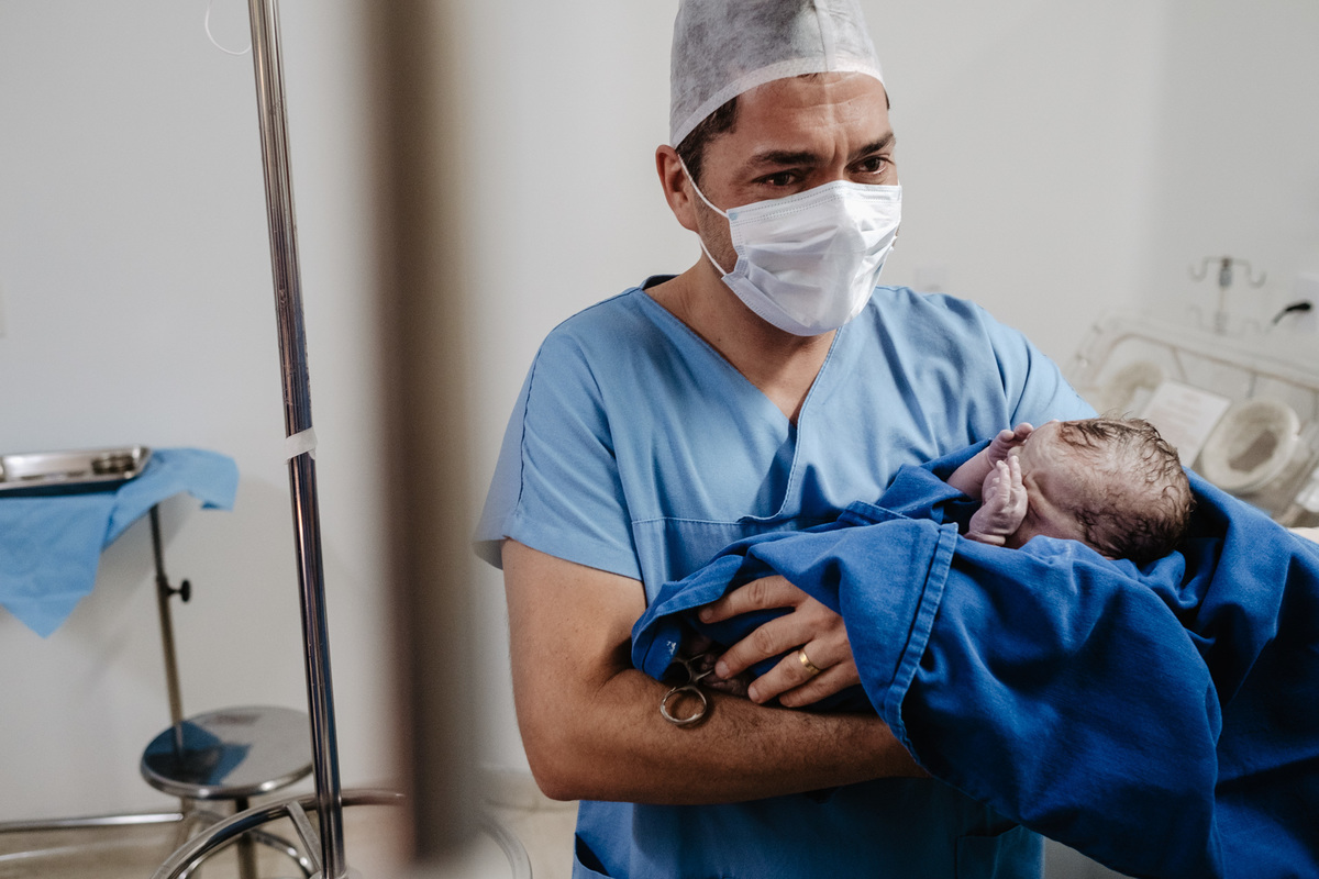 parto cesárea humanizado no ilha Hospital e maternidade por Thiago Braga Fotografia