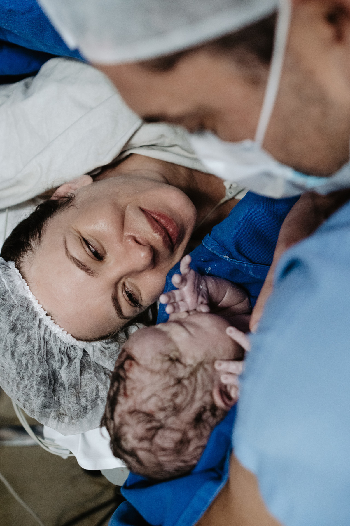 parto cesárea humanizado no ilha Hospital e maternidade por Thiago Braga Fotografia