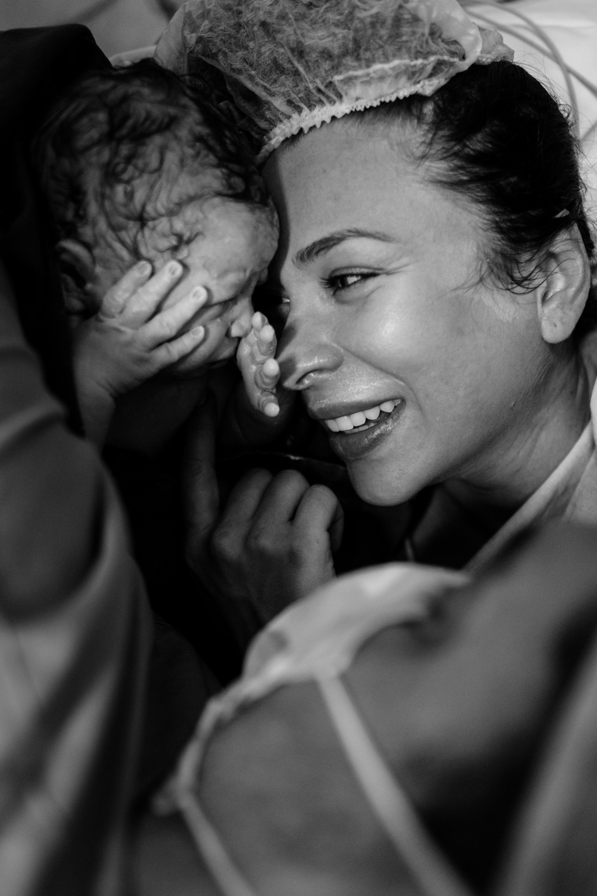 parto cesárea humanizado no ilha Hospital e maternidade por Thiago Braga Fotografia