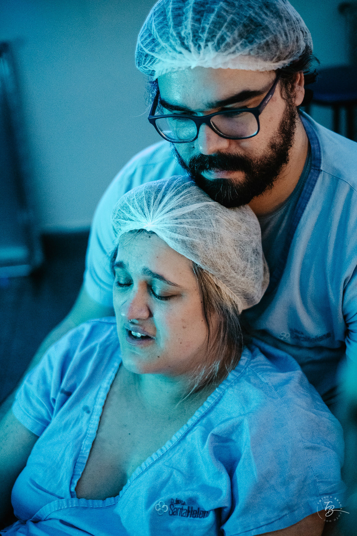 fotografia de parto normal na maternidade santa helena em florianópolis, fotos de parto por Thiago Braga fotografia