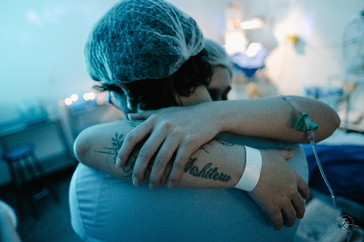 fotografia de parto normal na maternidade santa helena em florianópolis, fotos de parto por Thiago Braga fotografia