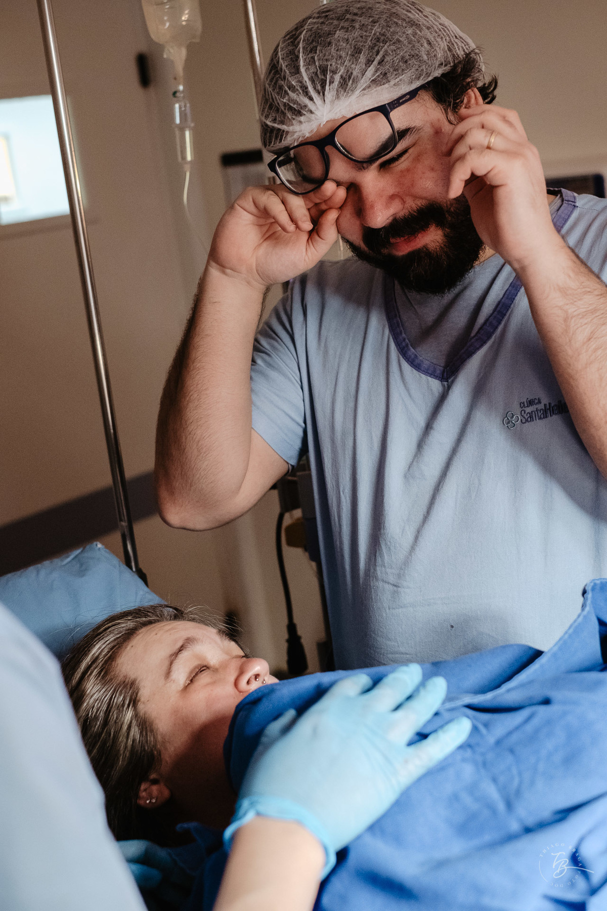 fotografia de parto normal na maternidade santa helena em florianópolis, fotos de parto por Thiago Braga fotografia