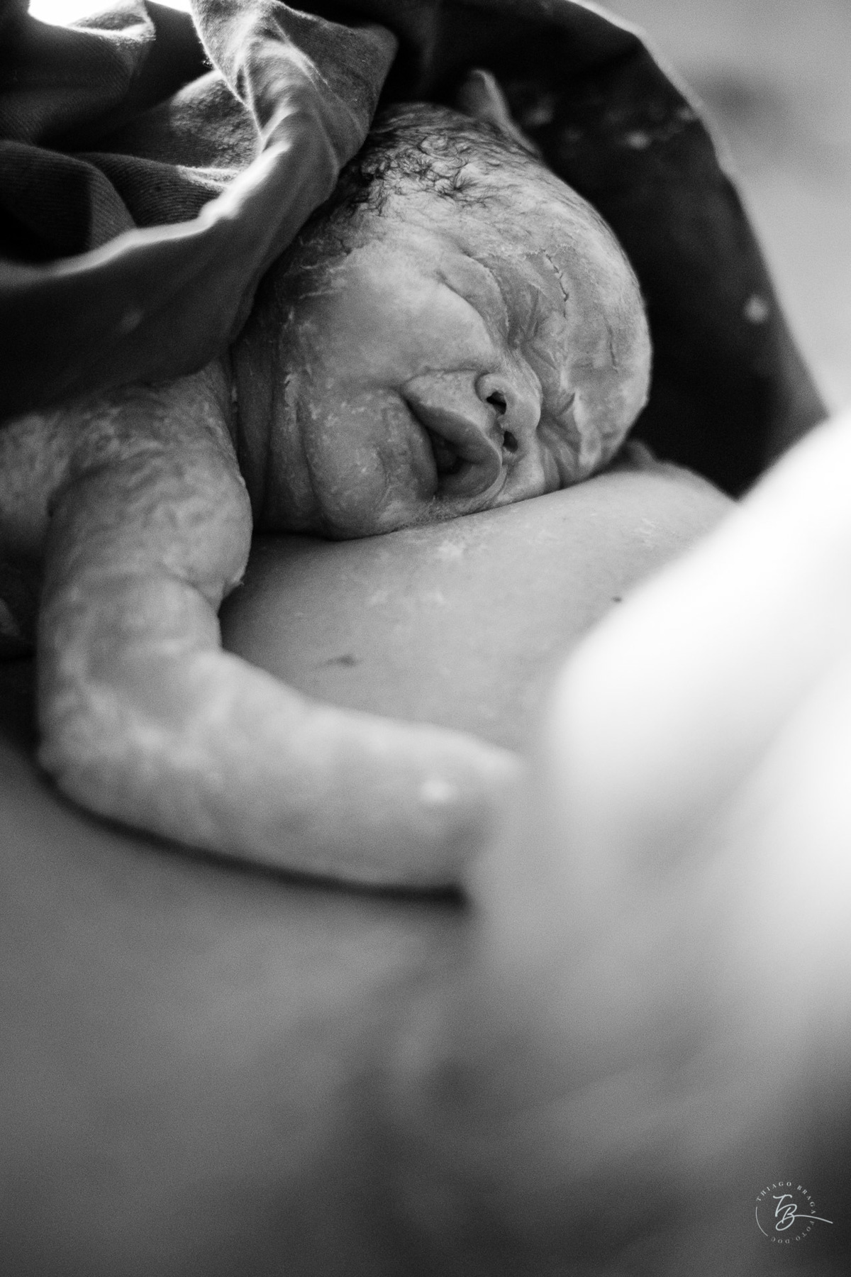 fotografia de parto normal na maternidade santa helena em florianópolis, fotos de parto por Thiago Braga fotografia