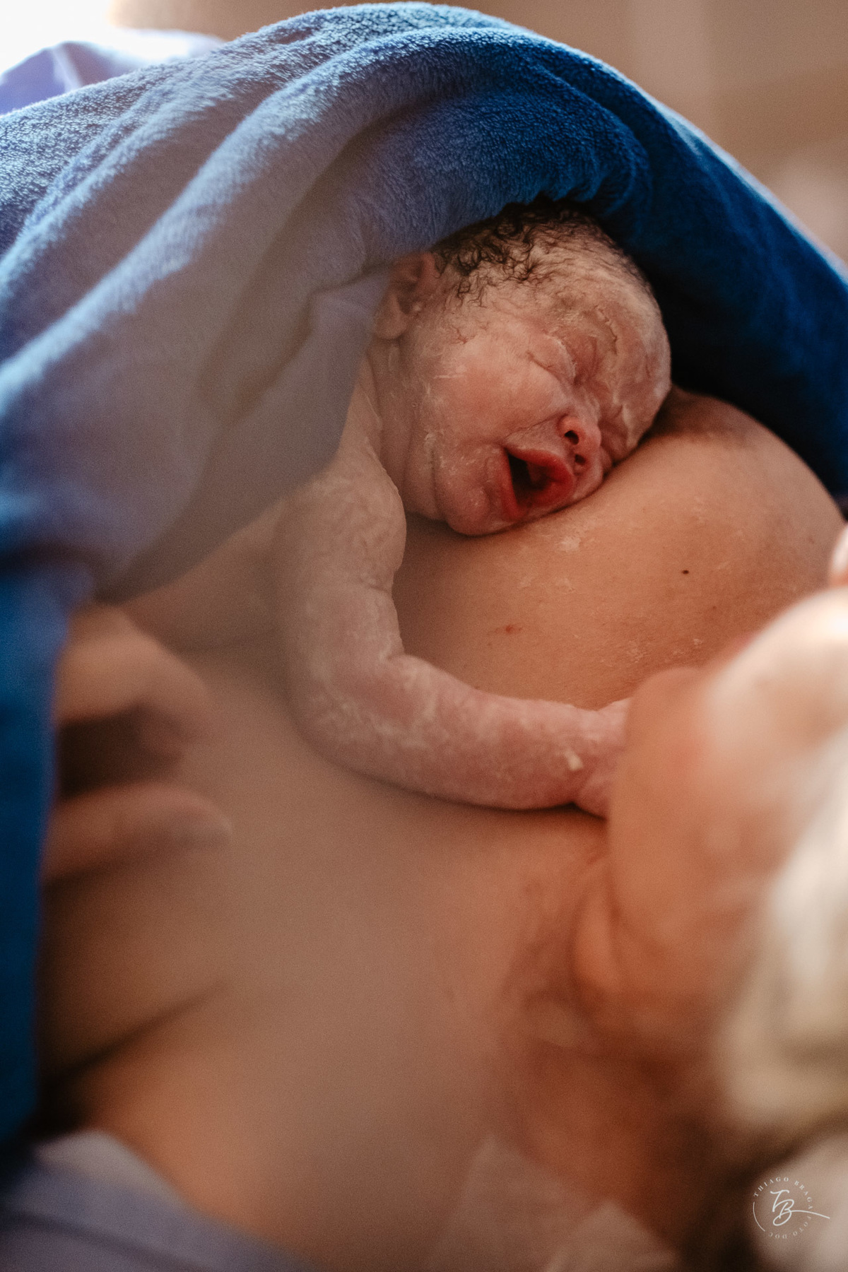 fotografia de parto normal na maternidade santa helena em florianópolis, fotos de parto por Thiago Braga fotografia