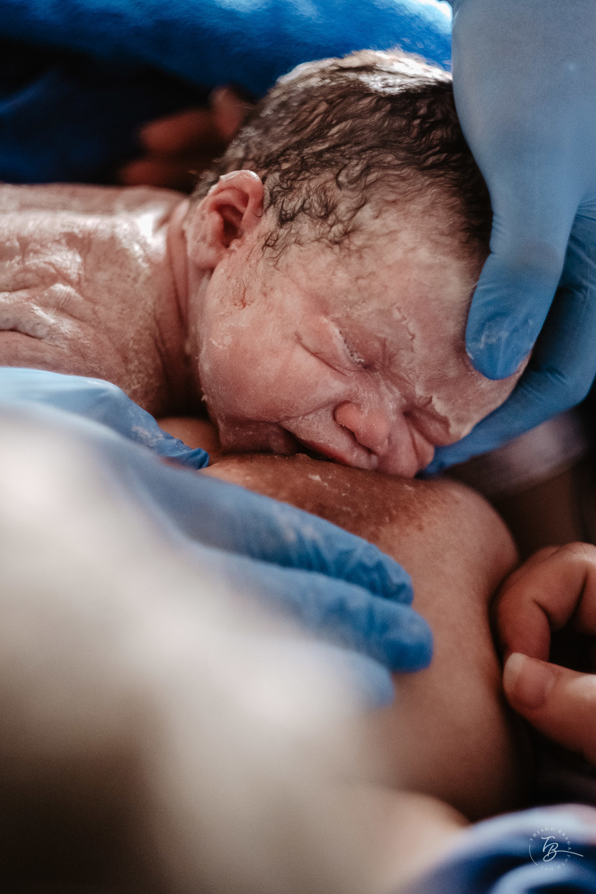 fotografia de parto normal na maternidade santa helena em florianópolis, fotos de parto por Thiago Braga fotografia