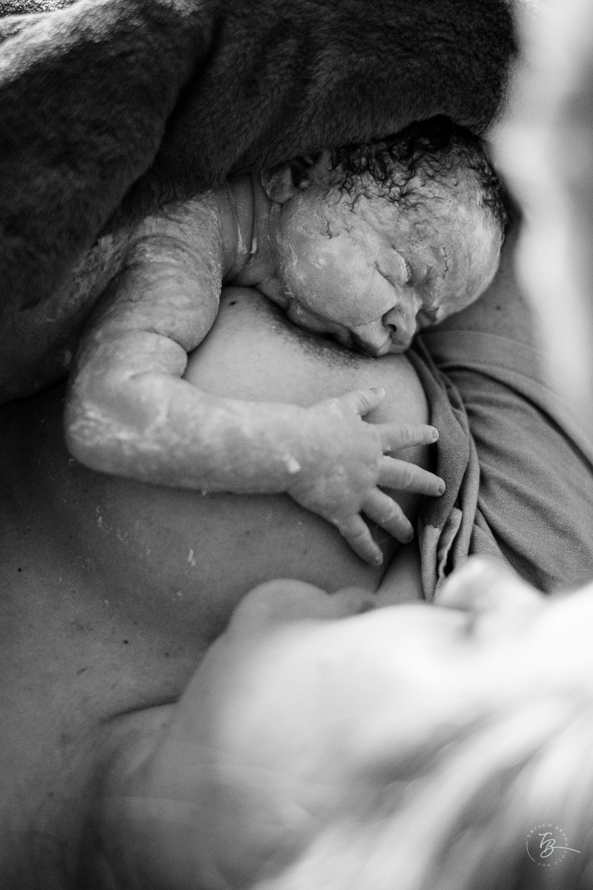 fotografia de parto normal na maternidade santa helena em florianópolis, fotos de parto por Thiago Braga fotografia