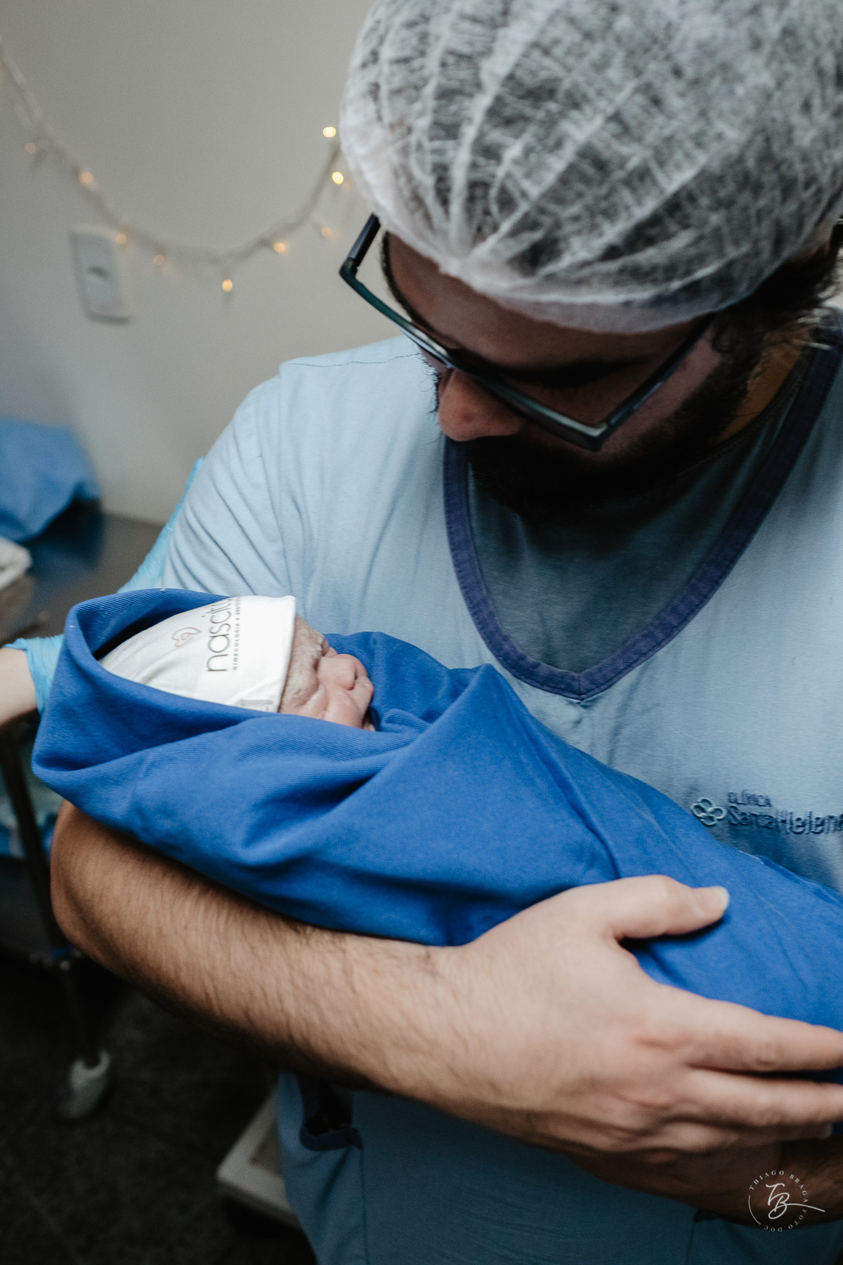 fotografia de parto normal na maternidade santa helena em florianópolis, fotos de parto por Thiago Braga fotografia