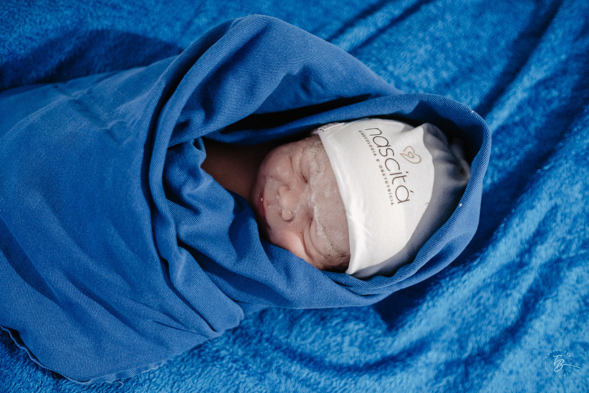 fotografia de parto normal na maternidade santa helena em florianópolis, fotos de parto por Thiago Braga fotografia